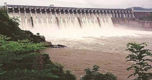Ukai Dam, Tapi